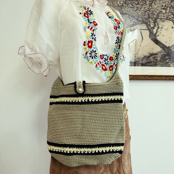 Free People Handbags - ✨ VINTAGE crochet crossbody bag